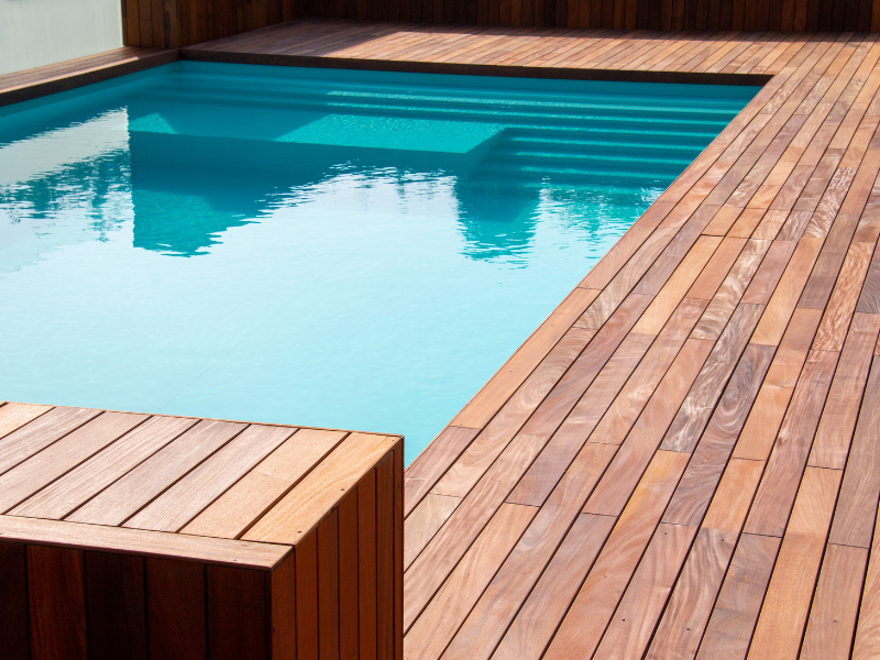 Tarimas para piscina en Roses